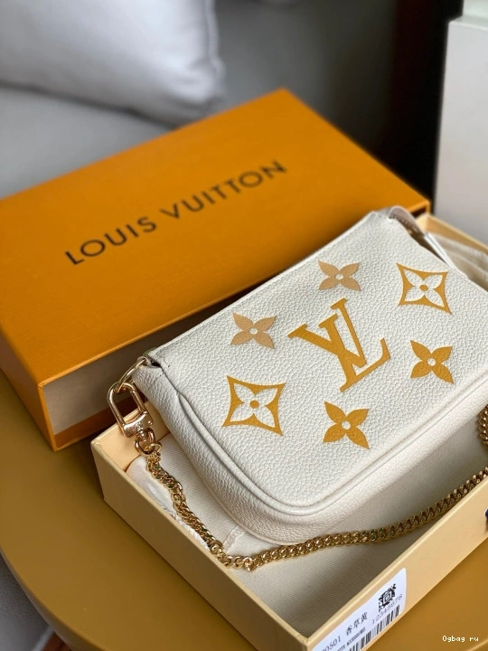 POCHETTE ACCESSOIRES VUITTON MINI LOUIS 0726
